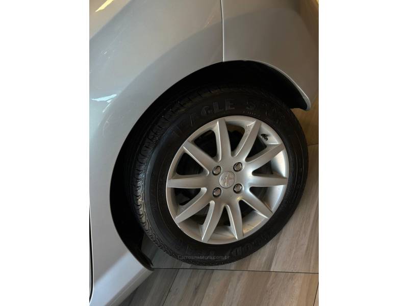 PEUGEOT - 308 - 2013/2014 - Prata - R$ 43.900,00