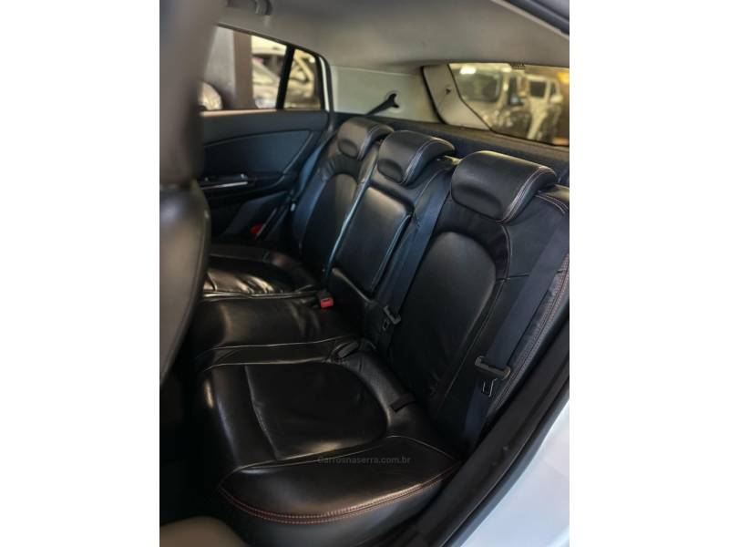 FIAT - BRAVO - 2011/2012 - Branca - R$ 49.900,00