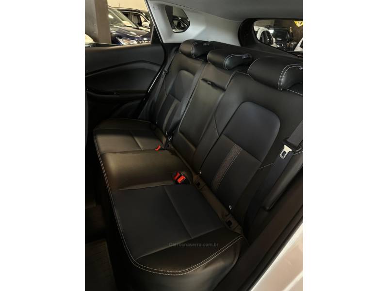 CHEVROLET - TRACKER - 2022/2023 - Branca - R$ 122.900,00