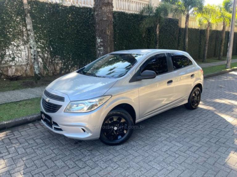 CHEVROLET - ONIX - 2014/2014 - Prata - R$ 44.900,00