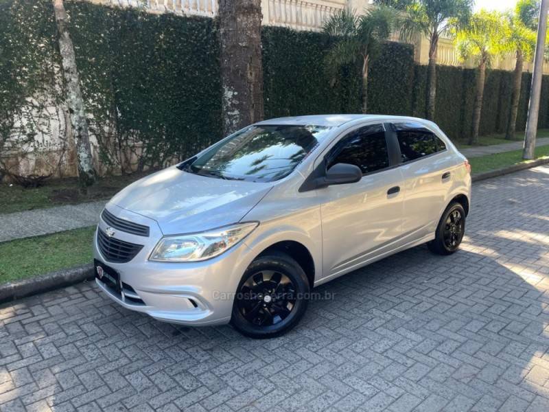 CHEVROLET - ONIX - 2014/2014 - Prata - R$ 44.900,00