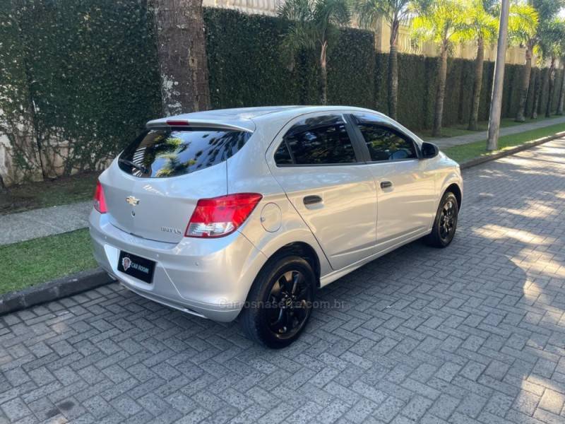 CHEVROLET - ONIX - 2014/2014 - Prata - R$ 44.900,00