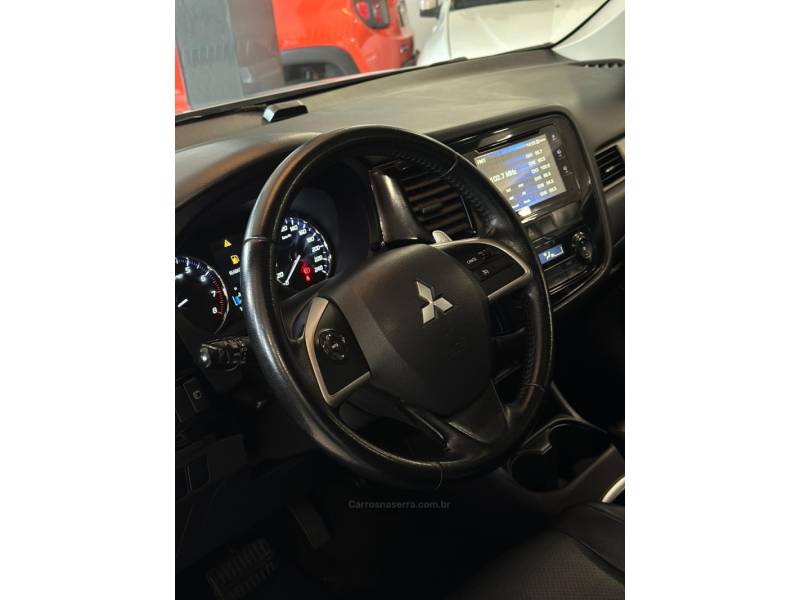 MITSUBISHI - OUTLANDER - 2014/2014 - Prata - R$ 74.900,00