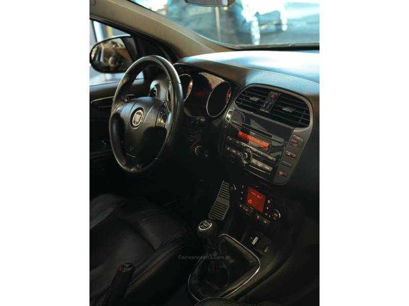 FIAT - BRAVO - 2011/2012 - Branca - R$ 49.900,00