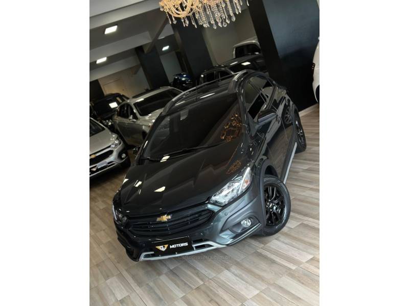 CHEVROLET - ONIX - 2018/2019 - Cinza - R$ 79.900,00