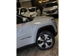 JEEP - COMPASS - 2017/2018 - Prata - R$ 112.900,00