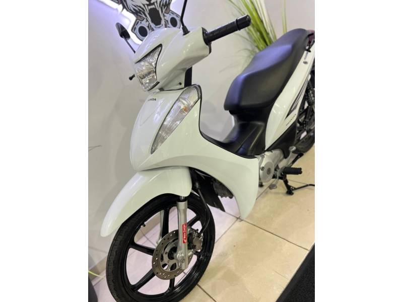 HONDA - BIZ 125 - 2014/2014 - Branca - R$ 12.900,00