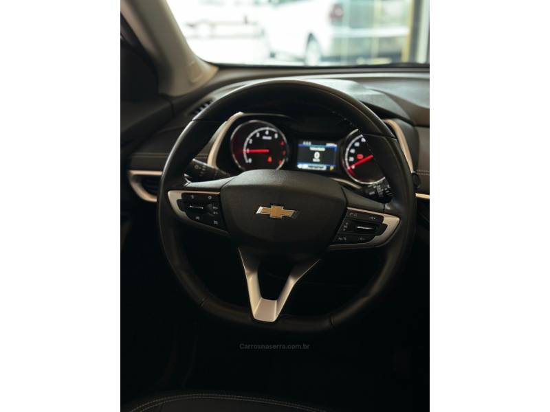 CHEVROLET - TRACKER - 2022/2023 - Branca - R$ 122.900,00
