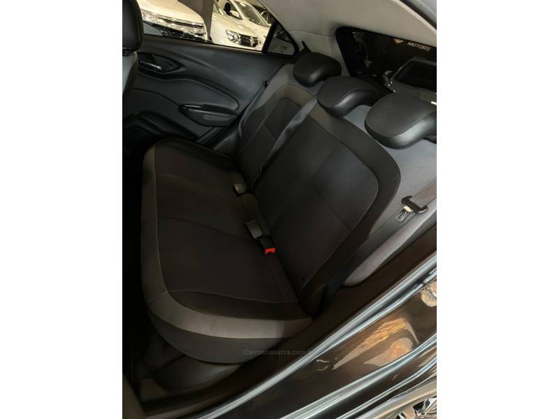 CHEVROLET - ONIX - 2018/2019 - Cinza - R$ 79.900,00