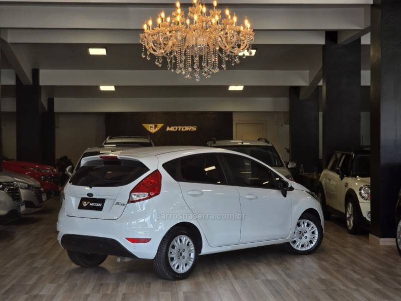 FORD - FIESTA - 2018/2018 - Branca - R$ 59.900,00