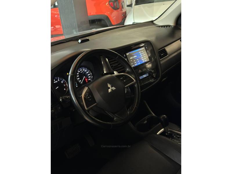 MITSUBISHI - OUTLANDER - 2014/2014 - Prata - R$ 74.900,00