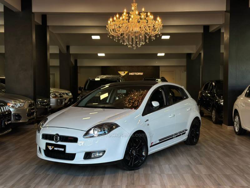 FIAT - BRAVO - 2011/2012 - Branca - R$ 49.900,00