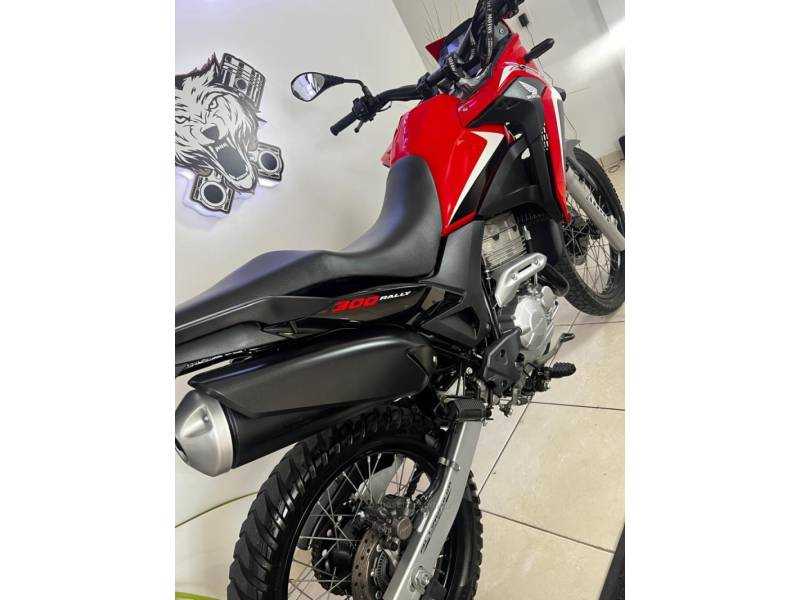 HONDA - XRE 300 - 2021/2022 - Vermelha - R$ 31.900,00