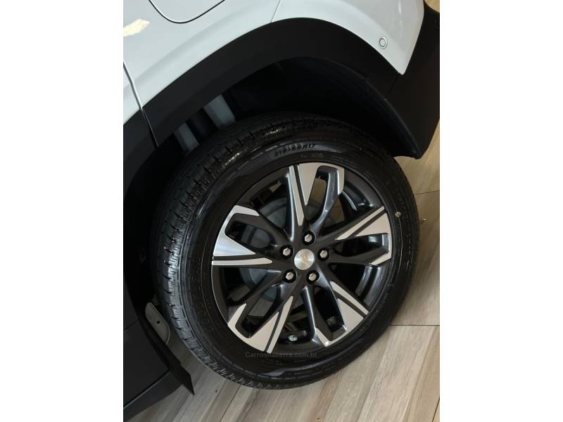 CHEVROLET - TRACKER - 2022/2023 - Branca - R$ 122.900,00