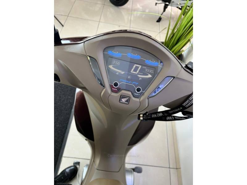 HONDA - BIZ 125 - 2021/2021 - Marrom - R$ 15.900,00