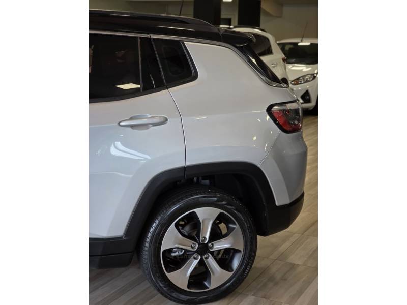JEEP - COMPASS - 2017/2018 - Prata - R$ 112.900,00