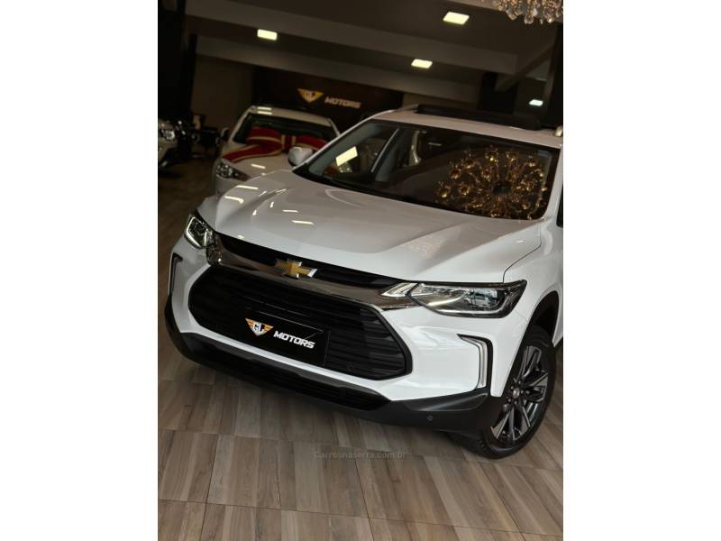 CHEVROLET - TRACKER - 2022/2023 - Branca - R$ 122.900,00