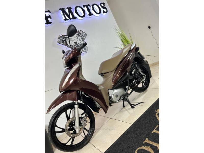 HONDA - BIZ 125 - 2021/2021 - Marrom - R$ 15.900,00