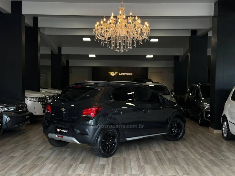 CHEVROLET - ONIX - 2018/2019 - Cinza - R$ 79.900,00