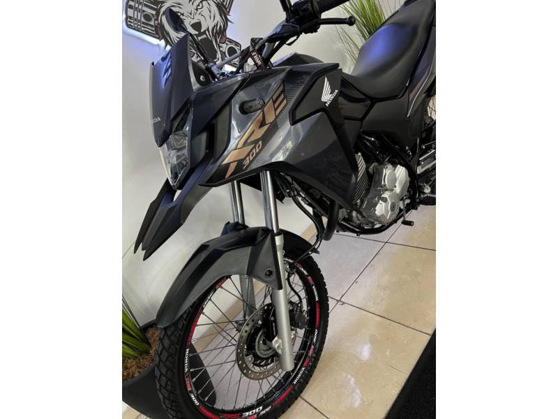 HONDA - XRE 300 - 2021/2022 - Cinza - R$ 30.900,00
