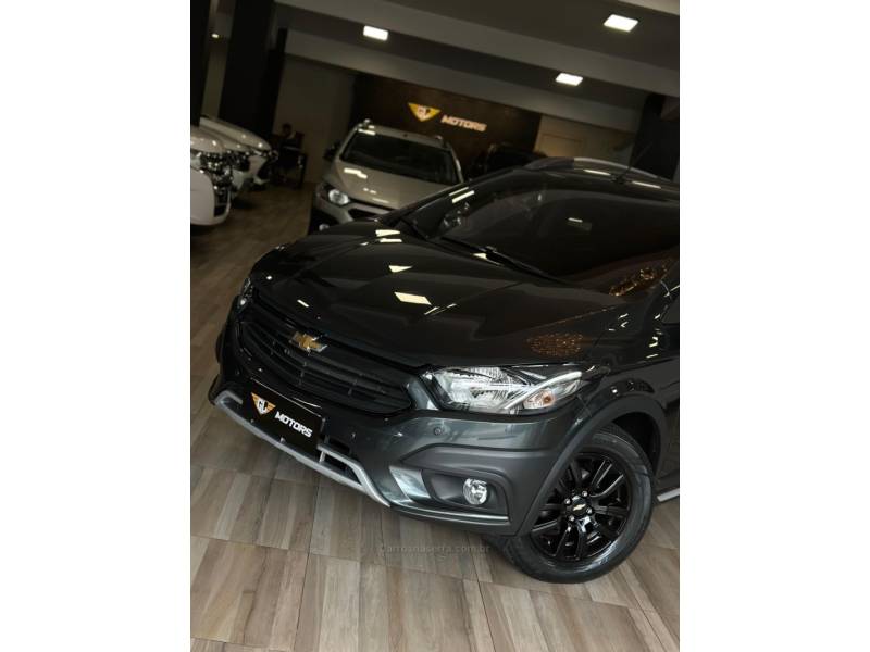 CHEVROLET - ONIX - 2018/2019 - Cinza - R$ 79.900,00