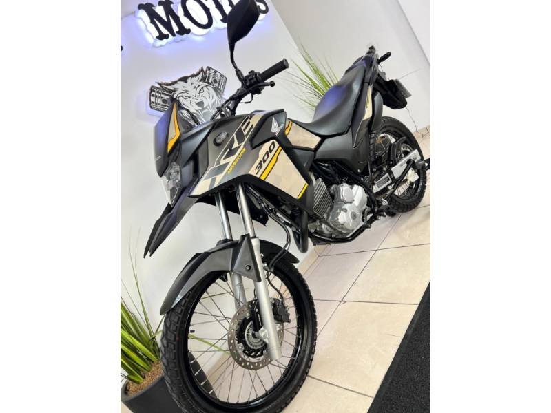 HONDA - XRE 300 - 2022/2022 - Cinza - R$ 30.900,00