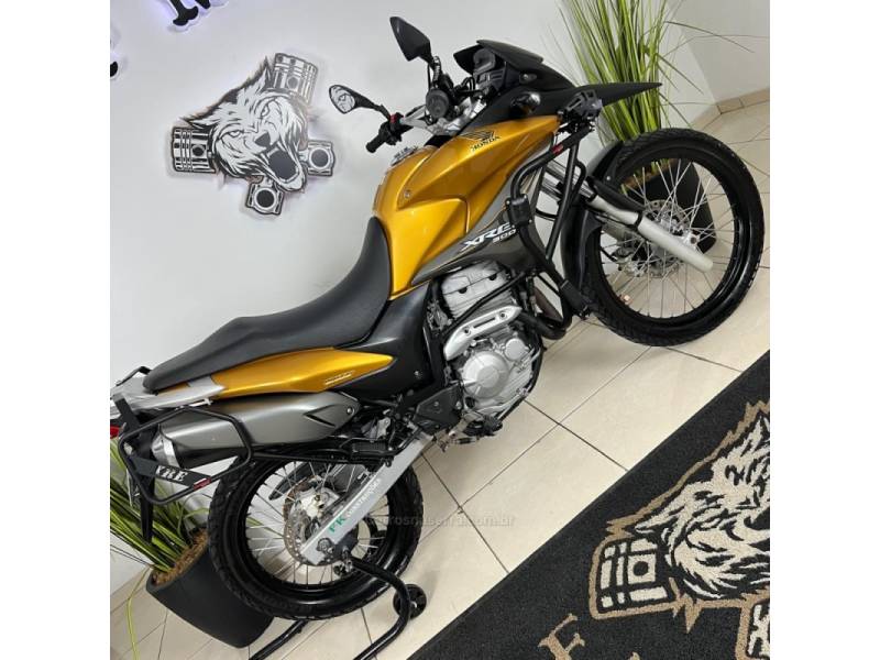 HONDA - XRE 300 - 2011/2011 - Amarela - R$ 18.900,00