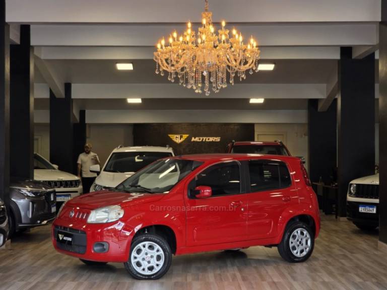 FIAT - UNO - 2011/2012 - Vermelha - R$ 31.900,00