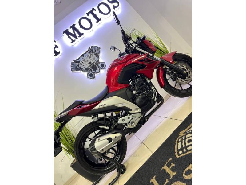 YAMAHA - FAZER - 2022/2022 - Vermelha - R$ 22.900,00