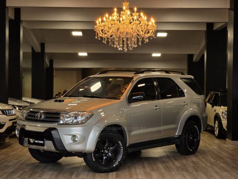 TOYOTA - HILUX SW4 - 2008/2009 - Prata - R$ 119.900,00