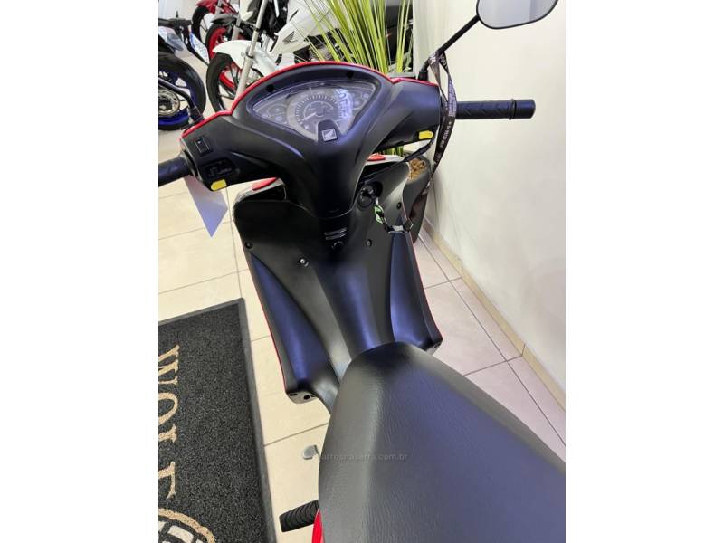 HONDA - BIZ 125 - 2016/2016 - Vermelha - R$ 12.900,00