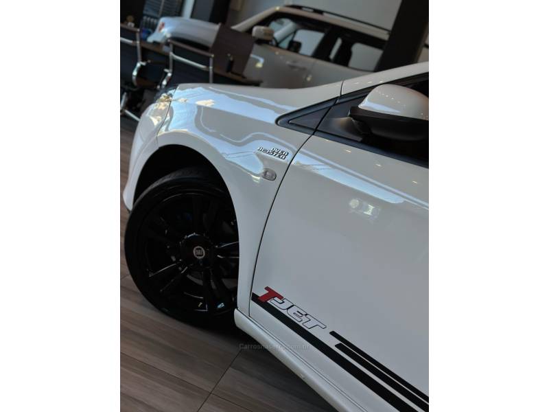 FIAT - BRAVO - 2011/2012 - Branca - R$ 49.900,00
