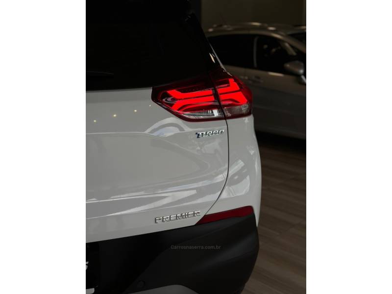 CHEVROLET - TRACKER - 2022/2023 - Branca - R$ 122.900,00