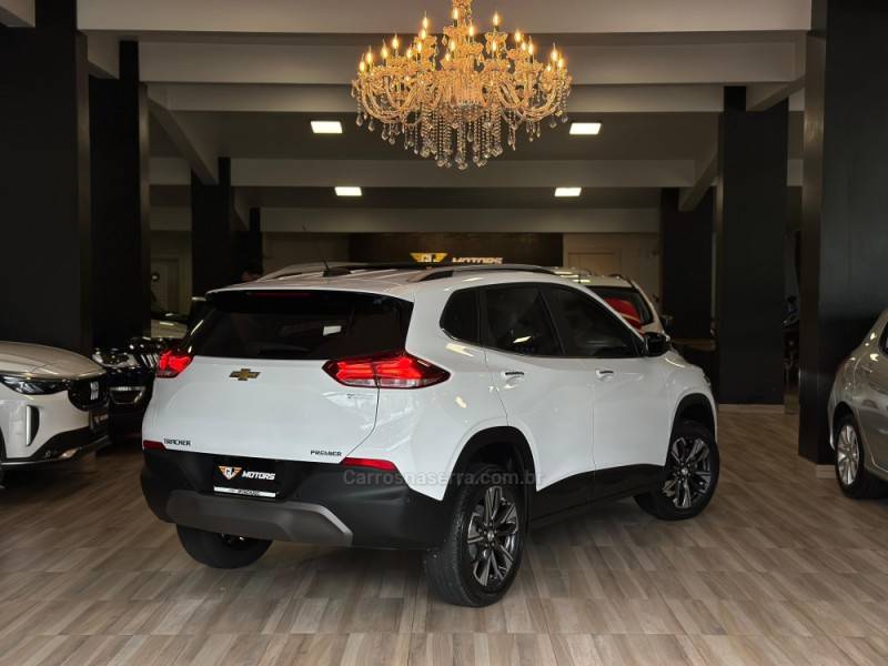 CHEVROLET - TRACKER - 2022/2023 - Branca - R$ 122.900,00
