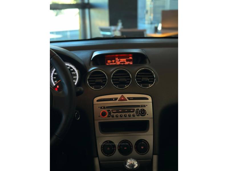 PEUGEOT - 308 - 2013/2014 - Prata - R$ 43.900,00
