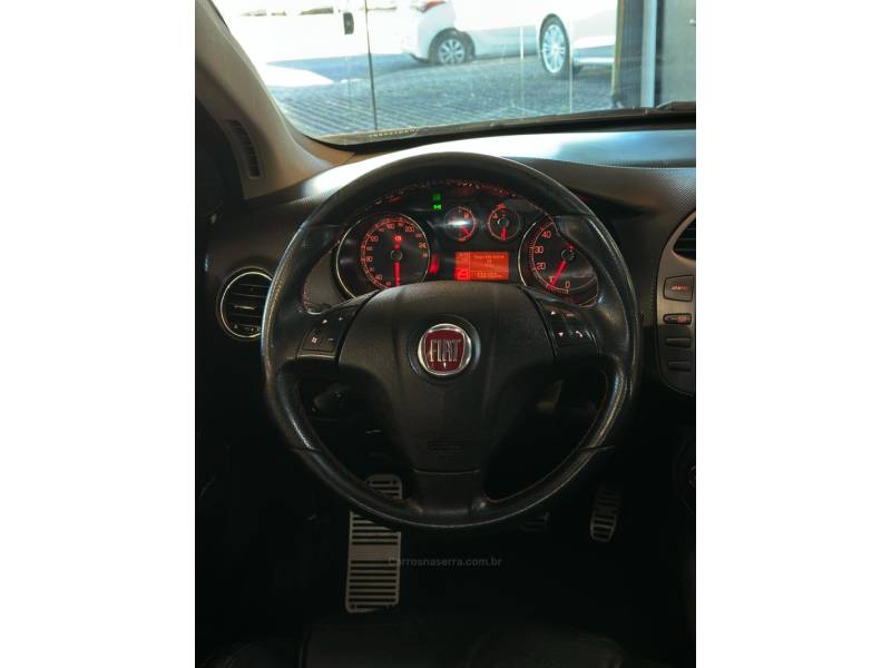 FIAT - BRAVO - 2011/2012 - Branca - R$ 49.900,00