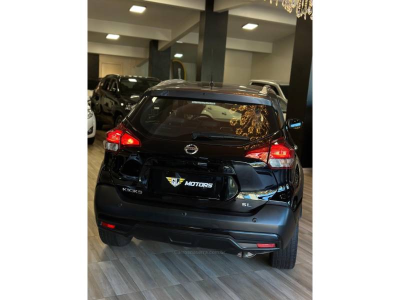 NISSAN - KICKS - 2018/2019 - Preta - R$ 90.900,00