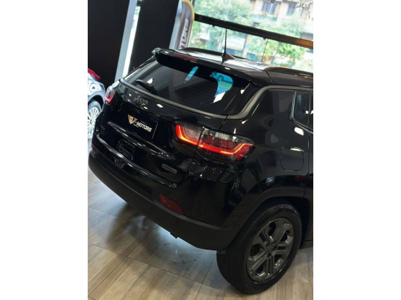 JEEP - COMPASS - 2022/2023 - Preta - R$ 136.900,00
