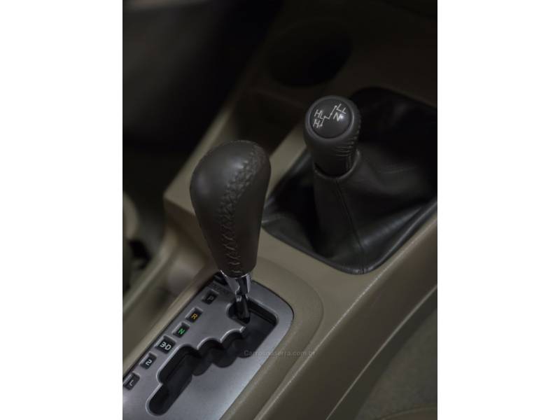 TOYOTA - HILUX SW4 - 2008/2009 - Prata - R$ 119.900,00