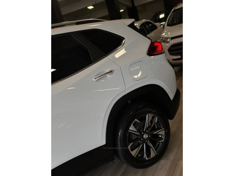 CHEVROLET - TRACKER - 2022/2023 - Branca - R$ 122.900,00