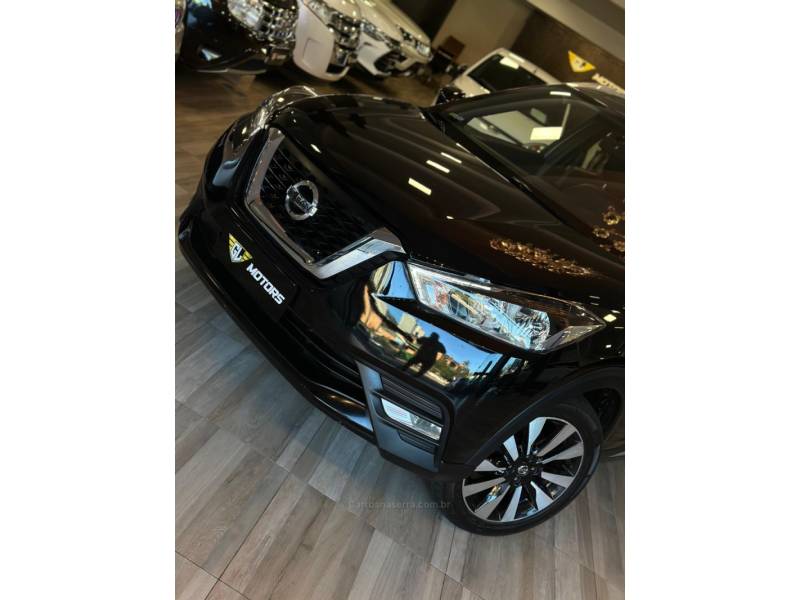 NISSAN - KICKS - 2018/2019 - Preta - R$ 90.900,00