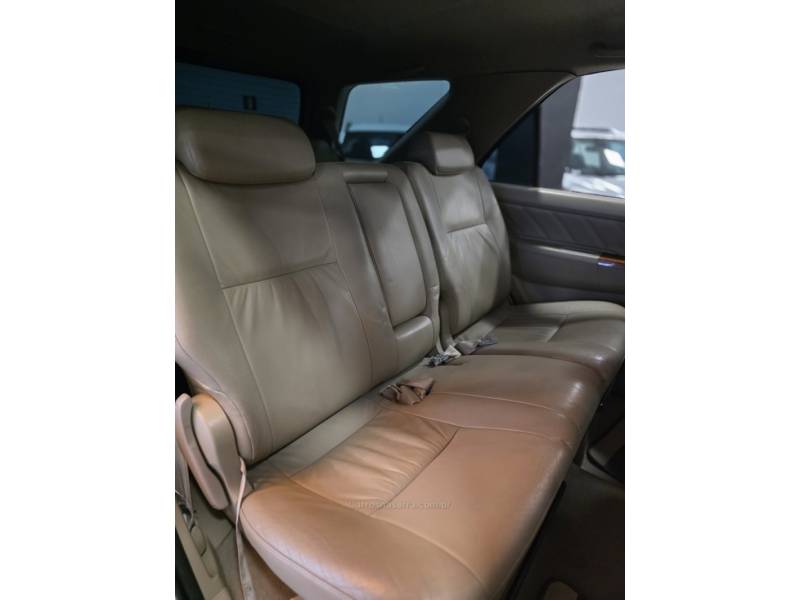 TOYOTA - HILUX SW4 - 2008/2009 - Prata - R$ 119.900,00