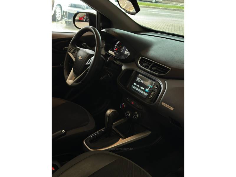 CHEVROLET - ONIX - 2018/2019 - Cinza - R$ 79.900,00