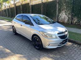 CHEVROLET - ONIX - 2014/2014 - Prata - R$ 44.900,00