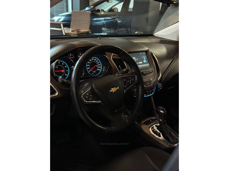 CHEVROLET - CRUZE - 2017/2018 - Azul - R$ 86.900,00