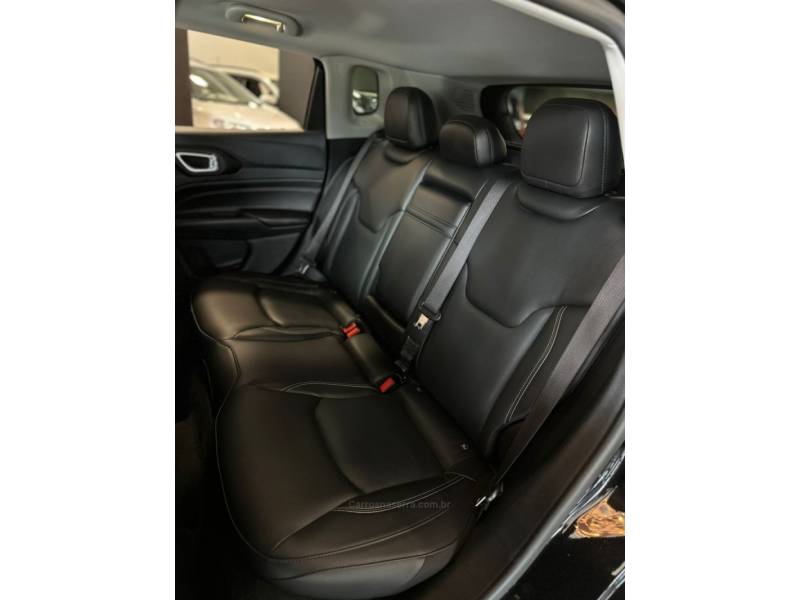 JEEP - COMPASS - 2022/2023 - Preta - R$ 136.900,00