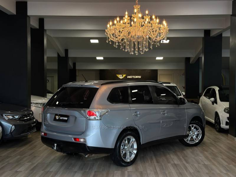 MITSUBISHI - OUTLANDER - 2014/2014 - Prata - R$ 74.900,00