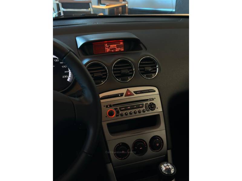 PEUGEOT - 308 - 2013/2014 - Prata - R$ 43.900,00