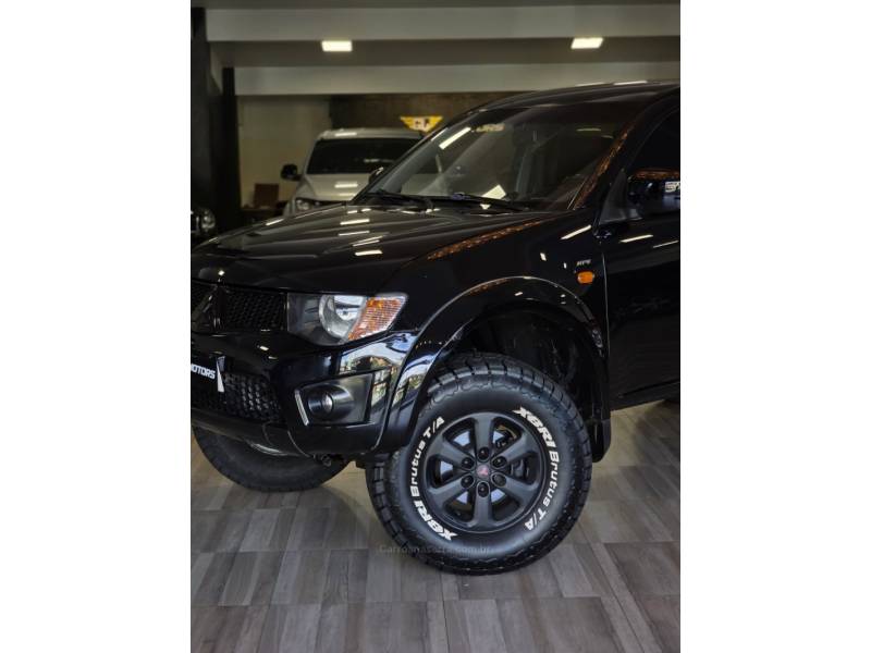 MITSUBISHI - L200 TRITON - 2011/2012 - Preta - R$ 94.900,00