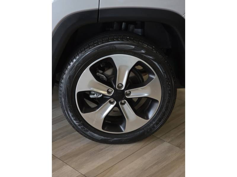 JEEP - COMPASS - 2017/2018 - Prata - R$ 112.900,00
